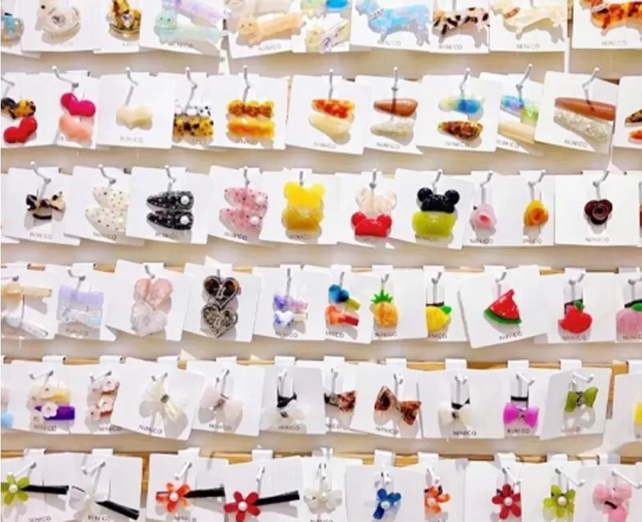 Yiwu Creative Accessories: 14 Hours of Continuous Operation, Daily Output Exceeding 100,000 Units